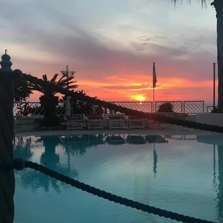 & Pool Bed & Breakfast