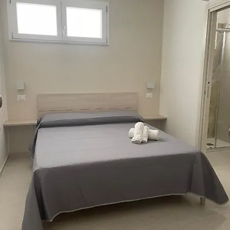 住宿加早餐酒店 & Pool 特罗佩阿