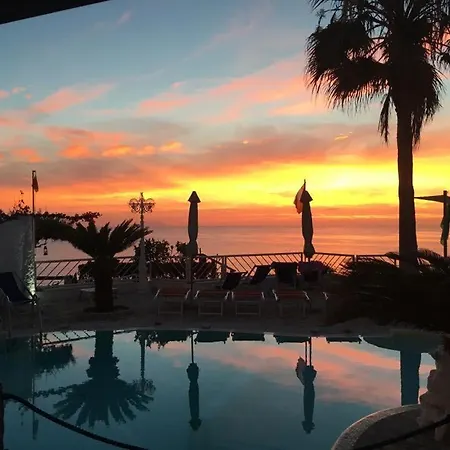 & Pool 住宿加早餐酒店 3*