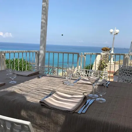 & Pool Oda ve Kahvaltı 3*