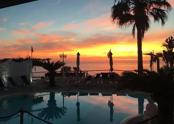 & Pool Alojamento de Acomodação e Pequeno-almoço 3*