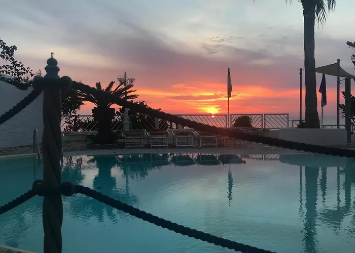 & Pool Отель типа 